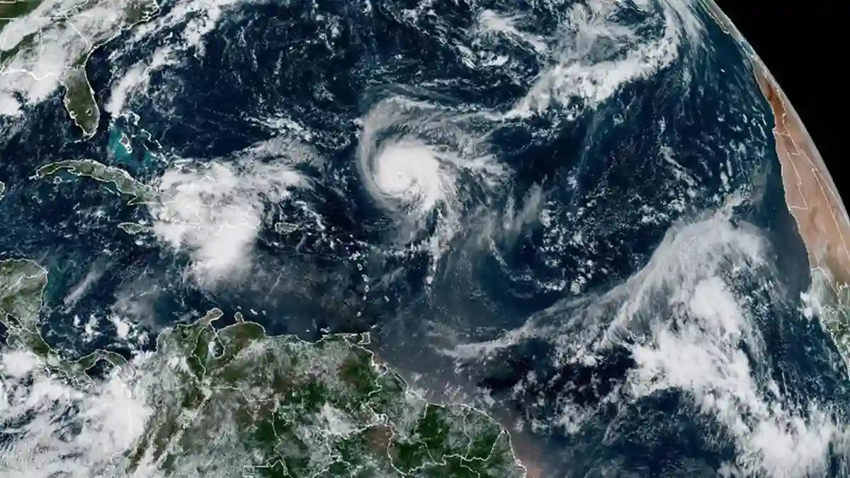 Huracán Humberto Alcanza Categoría 5 Mientras Depresión Tropical Amenaza la Costa Sureste de EE. UU.